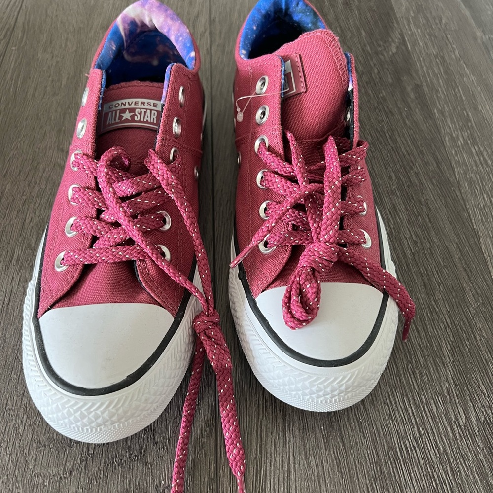 Never worn… Converse All Star